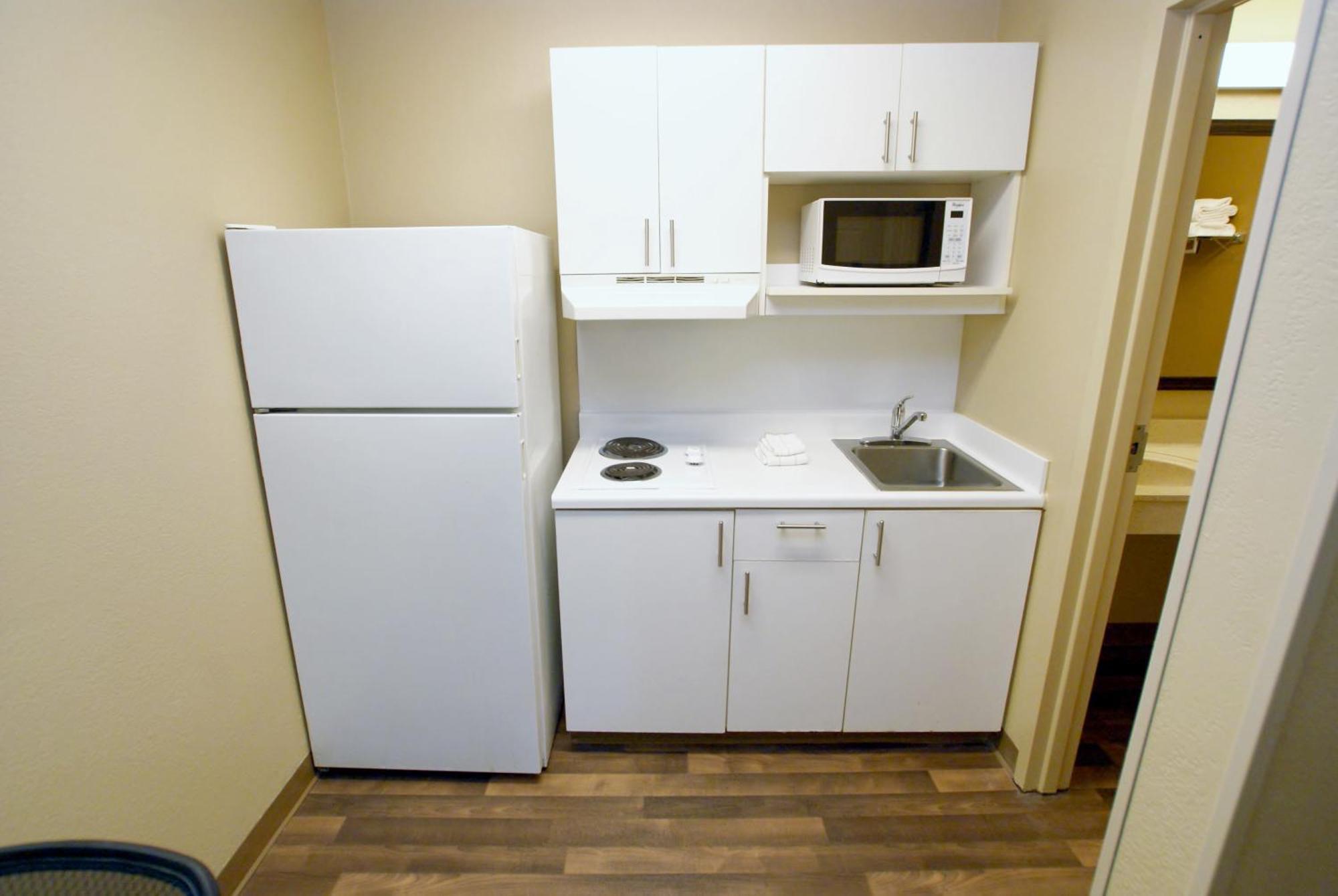 Queen Studio with One Queen Bed - Disability Access/Non-Smoking