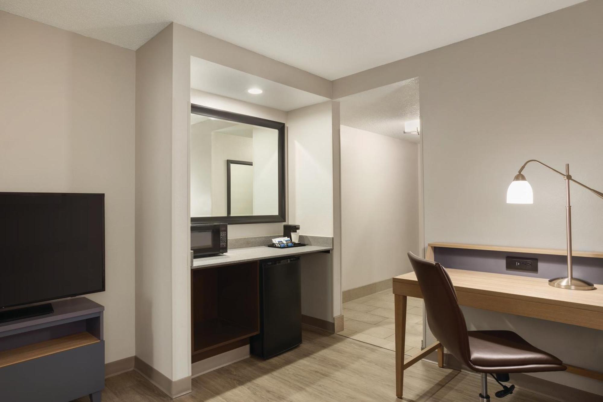 One-Bedroom Suite Two Queen Beds Disability Access or Non-Smoking,1280495575:JPEG
