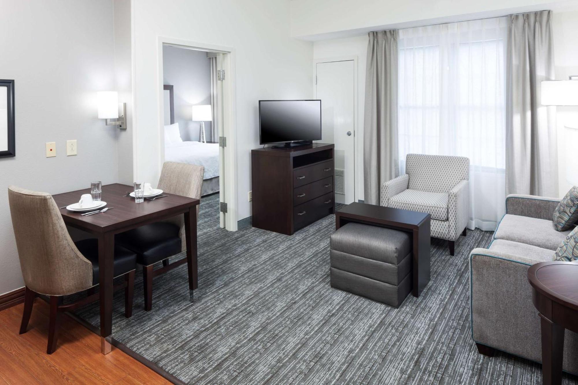 One-Bedroom King Suite - Non-Smoking
