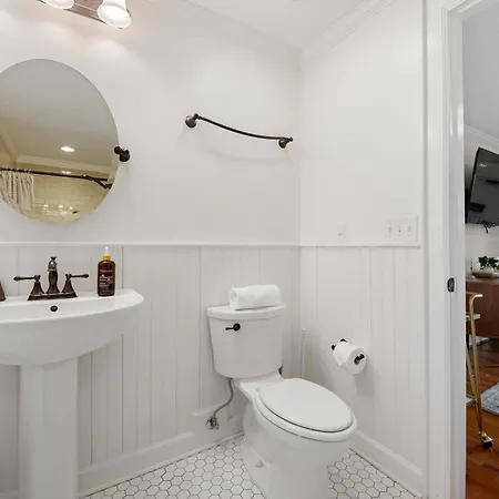 Historic Riverview Inn Suite Ten-2